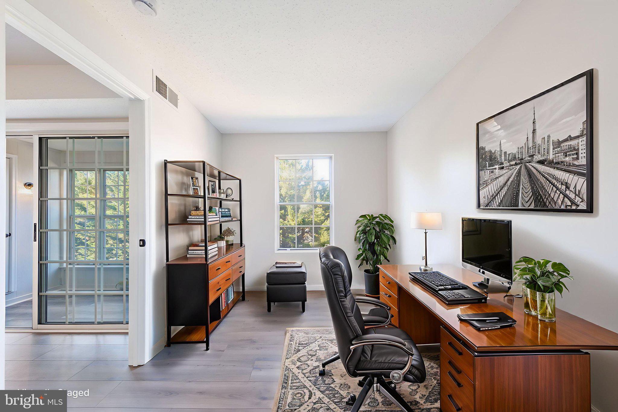 118 Fort Evans Road Southeast, Unit C Leesburg, VA 20175 - Photo 25 of 35 a room with furniture and a potted plant