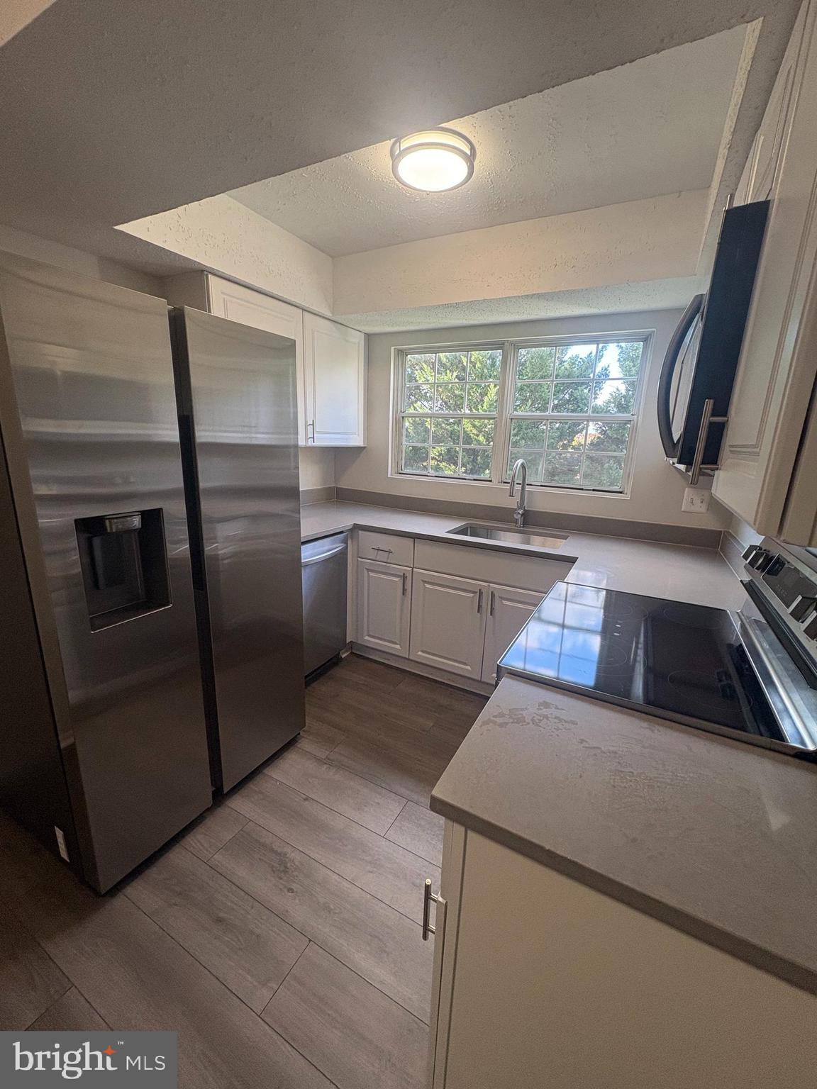118 Fort Evans Road Southeast, Unit C Leesburg, VA 20175 - Photo 3 of 22 New Stainless Steel Appliances