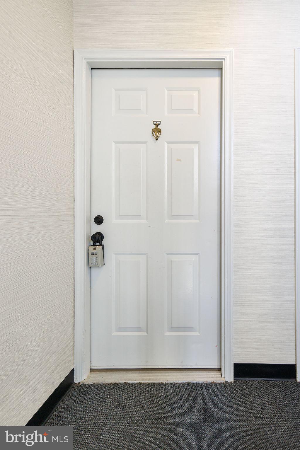 118 Fort Evans Road Southeast, Unit C Leesburg, VA 20175 - Photo 4 of 35 a view of cupboard