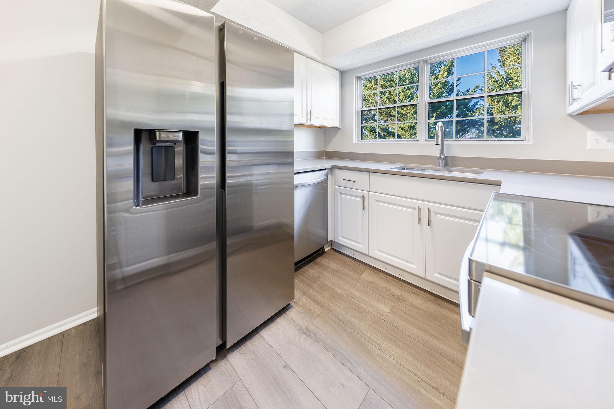 118 Fort Evans Road Southeast, Unit C Leesburg, VA 20175 - Photo 6 of 35 a kitchen with granite countertop a refrigerator and a sink