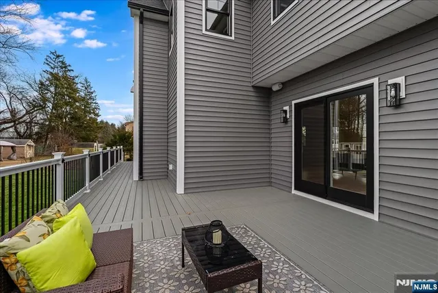 $1,100,000 | 11 Laurel Place, Fairfield, NJ 07004