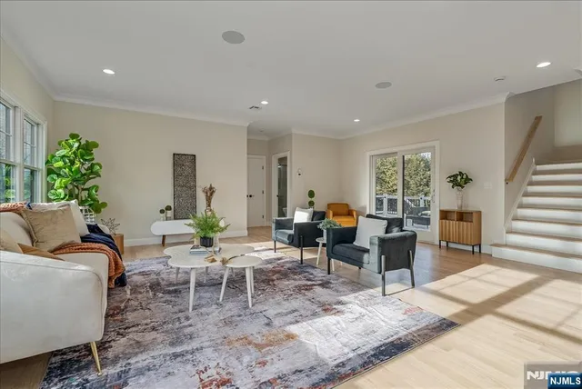 $1,100,000 | 11 Laurel Place, Fairfield, NJ 07004