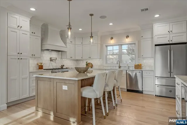 $1,100,000 | 11 Laurel Place, Fairfield, NJ 07004