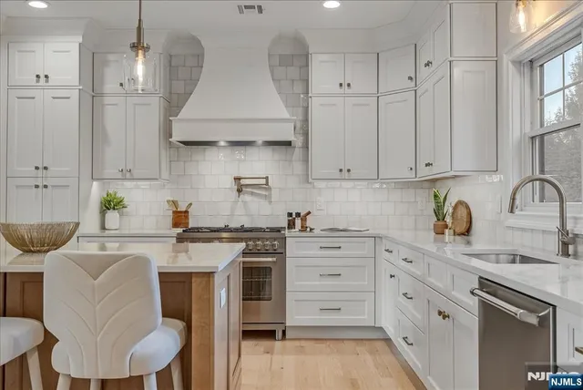 $1,100,000 | 11 Laurel Place, Fairfield, NJ 07004