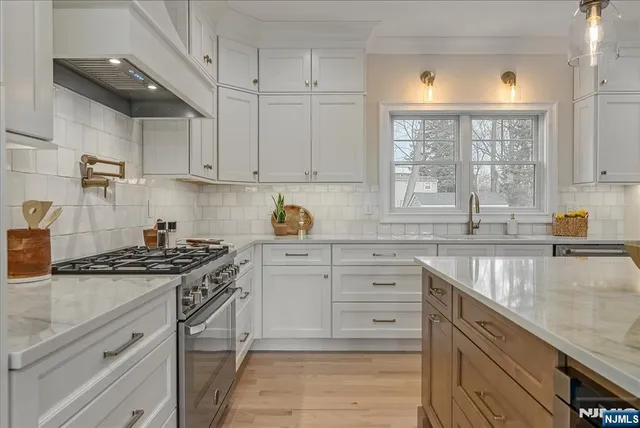 $1,100,000 | 11 Laurel Place, Fairfield, NJ 07004