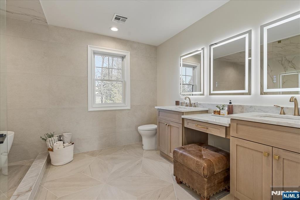 11 Laurel Place Fairfield, NJ 07004 - Photo 31 of 46