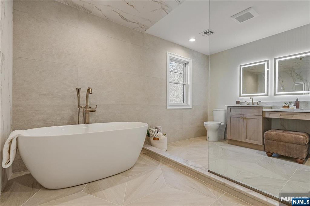 11 Laurel Place Fairfield, NJ 07004 - Photo 33 of 46