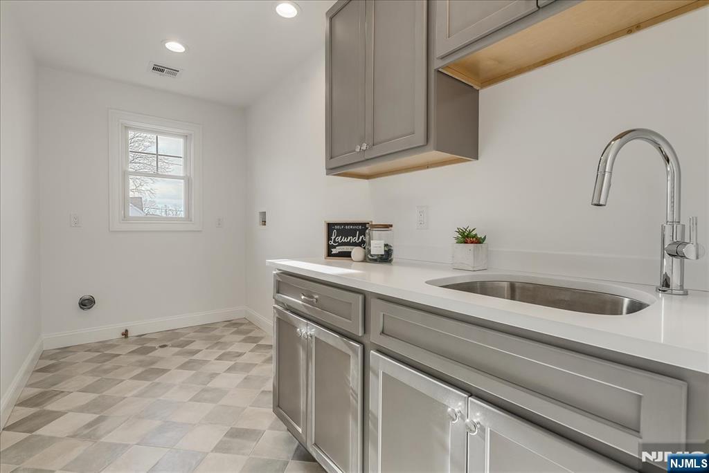 11 Laurel Place Fairfield, NJ 07004 - Photo 35 of 46