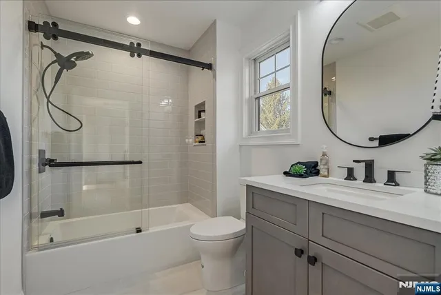 $1,100,000 | 11 Laurel Place, Fairfield, NJ 07004