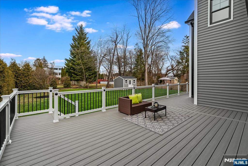 11 Laurel Place Fairfield, NJ 07004 - Photo 10 of 46