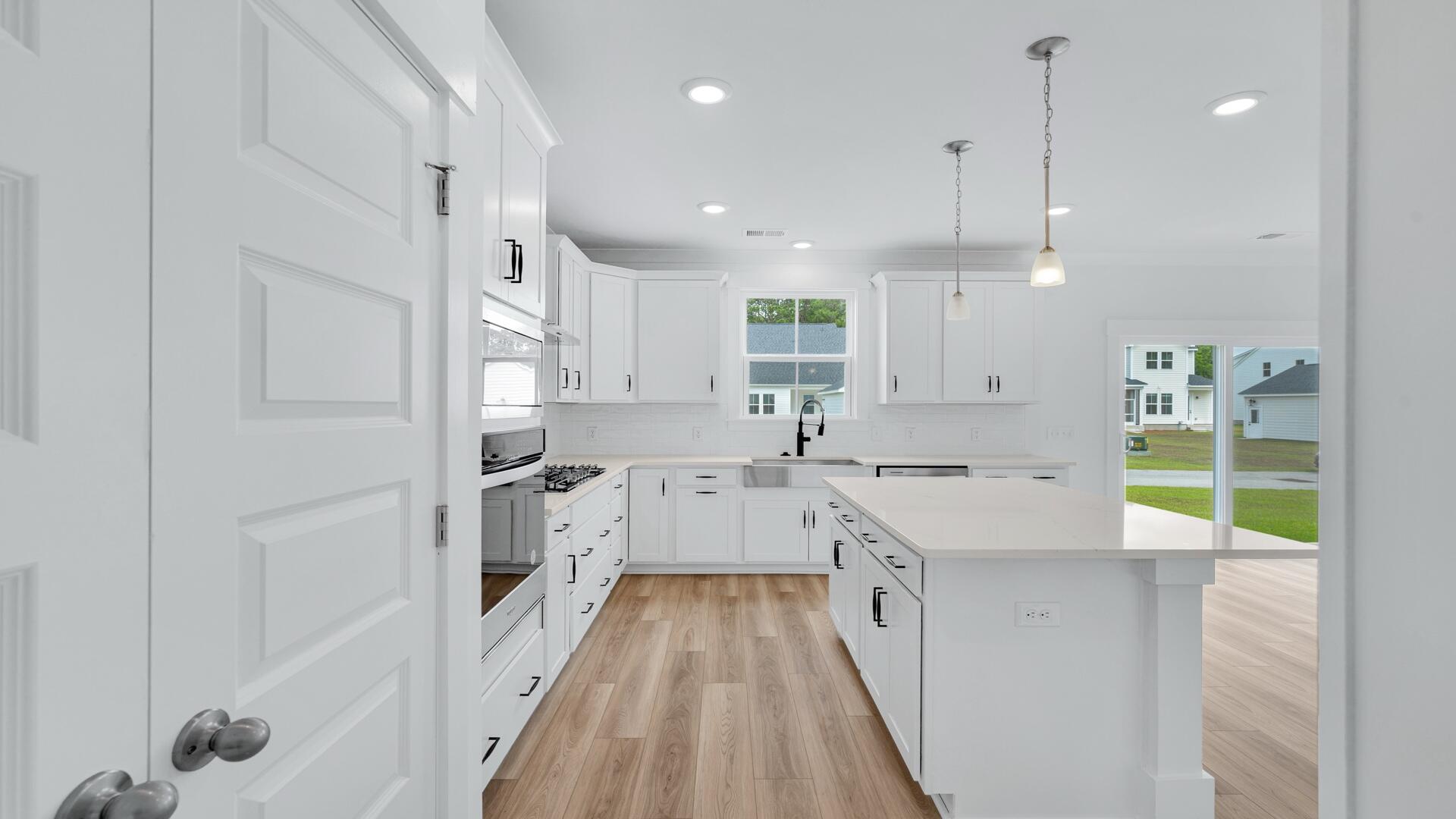 3829 Cracked Shell Lane Mount Pleasant, SC 29466 - Photo 8 of 28 Kitchen(1)