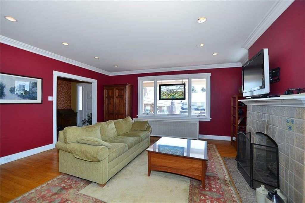 6427 Landview Road Pittsburgh, PA 15217 - Photo 2 of 14 Living Room