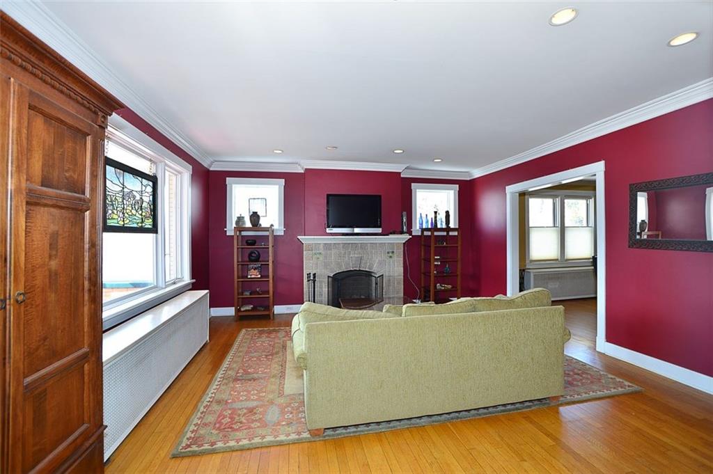 6427 Landview Road Pittsburgh, PA 15217 - Photo 3 of 14 Living Room