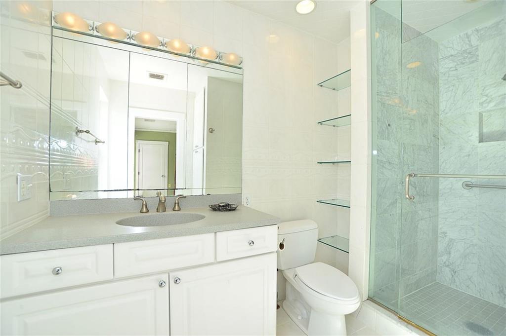 6427 Landview Road Pittsburgh, PA 15217 - Photo 8 of 14 Master Bath