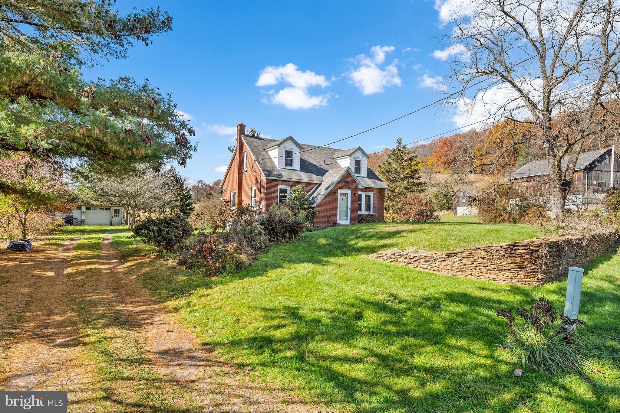 1630 Orchards Road Hellertown, PA 18055 - Photo 4 of 32