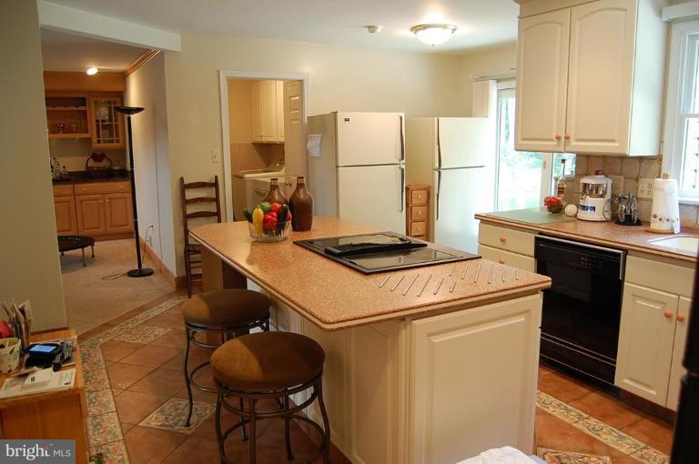 10901 Equestrian Court Reston, VA 20190 - Photo 6 of 18 Kitchen