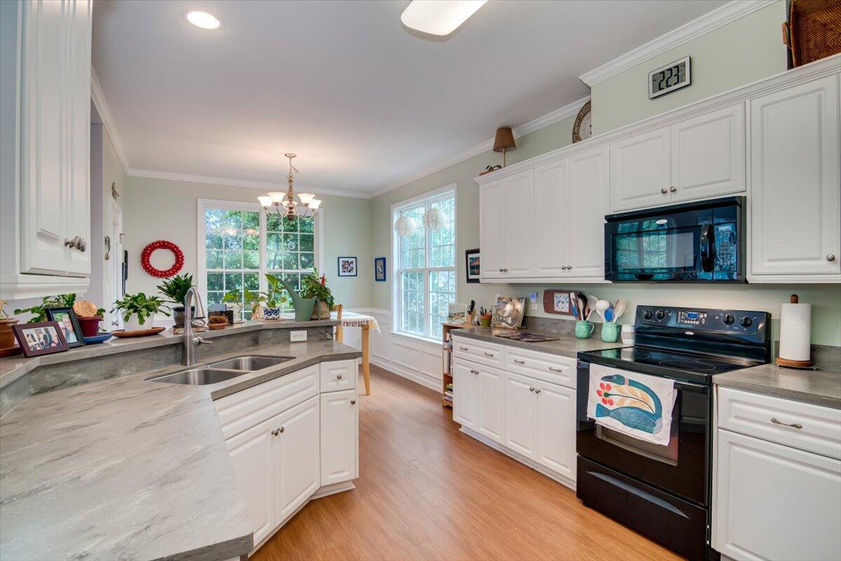 1122 Hunters Cove Evans, GA 30809 - Photo 8 of 37 Kitchen with updated Silestone Countertops