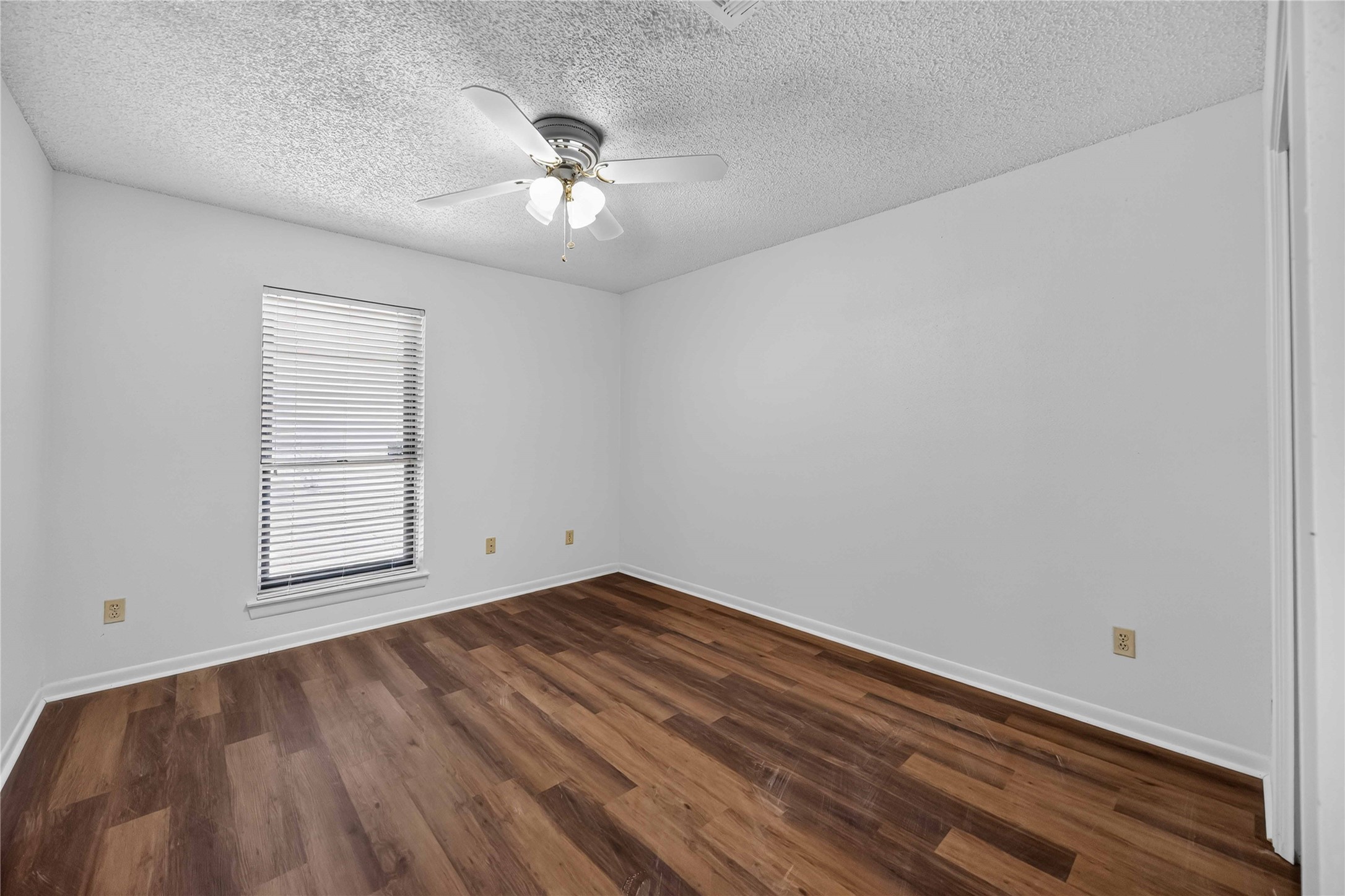 6810 McCullum Road Houston, TX 77489 - Photo 13 of 20 Bedroom 2...