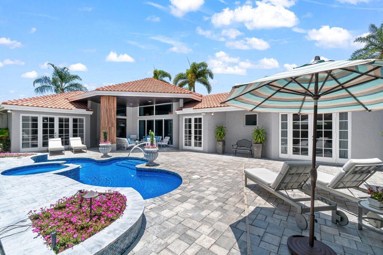 5119 Suffolk Drive Boca Raton, FL 33496 - Photo 5 of 60 Courtyard / Pool