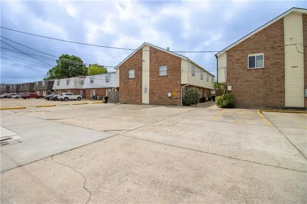 $640,000 | 1428 Hickory Avenue, Harahan, LA 70123