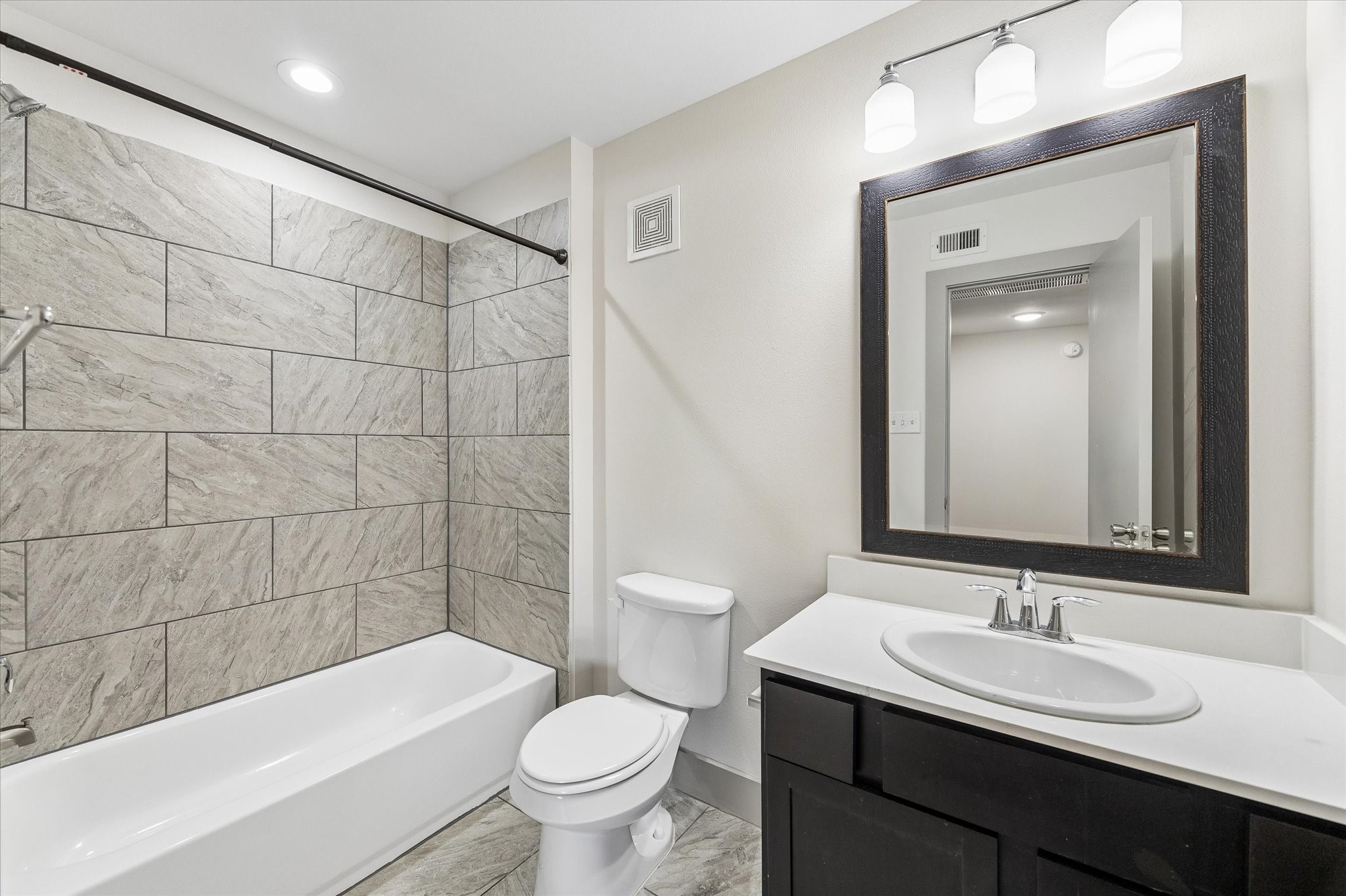 4300 Rosslyn Road, Unit 26 Houston, TX 77018 - Photo 8 of 10 Gallery Image 8