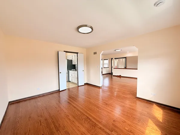 $2,850 | 4220 Oakton Street, Unit 2, Skokie, IL 60076