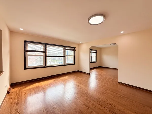 $2,850 | 4220 Oakton Street, Unit 2, Skokie, IL 60076