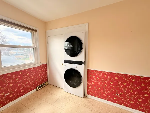 $2,850 | 4220 Oakton Street, Unit 2, Skokie, IL 60076