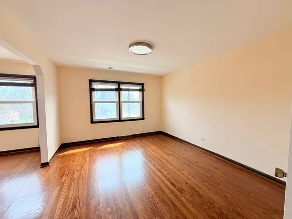 $2,850 | 4220 Oakton Street, Unit 2, Skokie, IL 60076