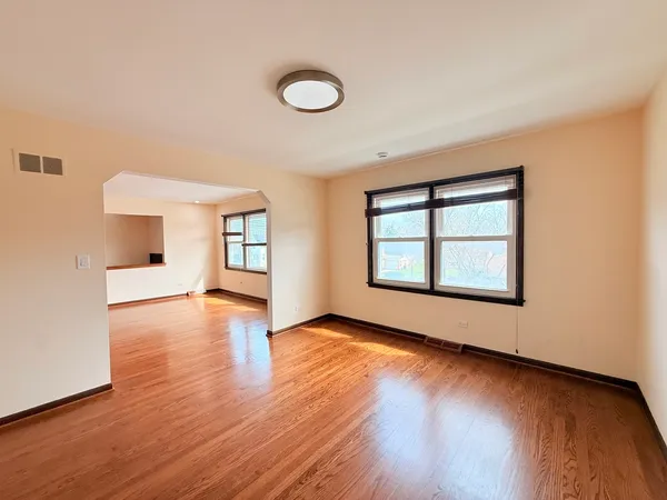 $2,850 | 4220 Oakton Street, Unit 2, Skokie, IL 60076