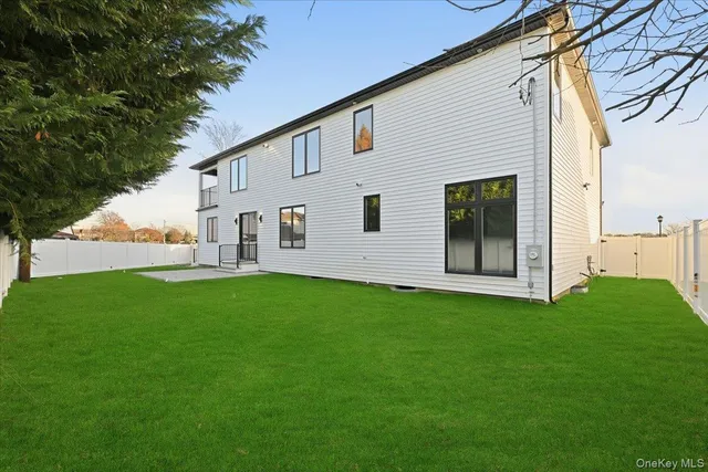 $1,689,100 | 267 Sprucewood Drive, Levittown, NY 11756