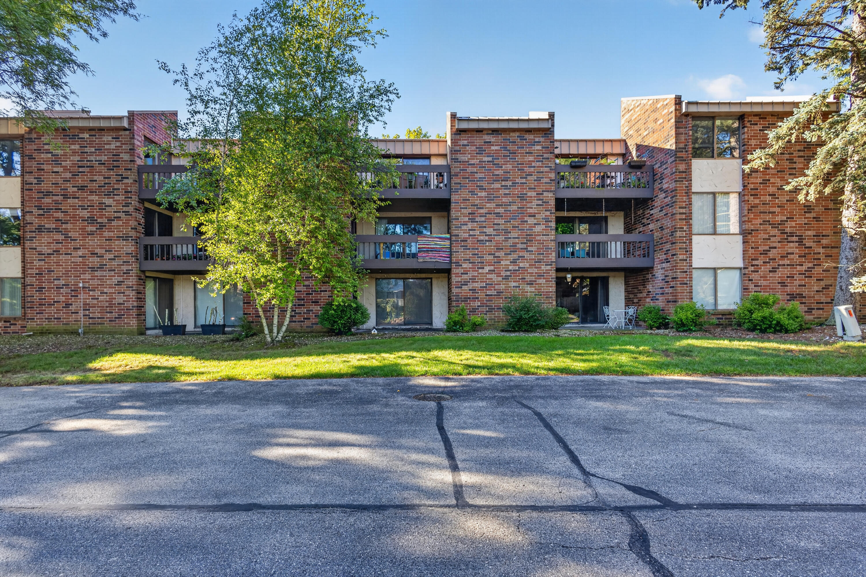2300 Good Hope Road, Unit 243 Glendale, WI 53209 - Photo 22 of 30 IMG_6579