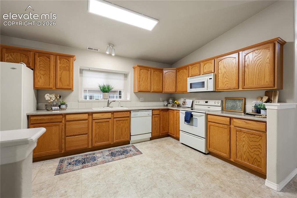 1479 Madison Ridge Heights, Unit B Colorado Springs, CO 80904 - Photo 4 of 22