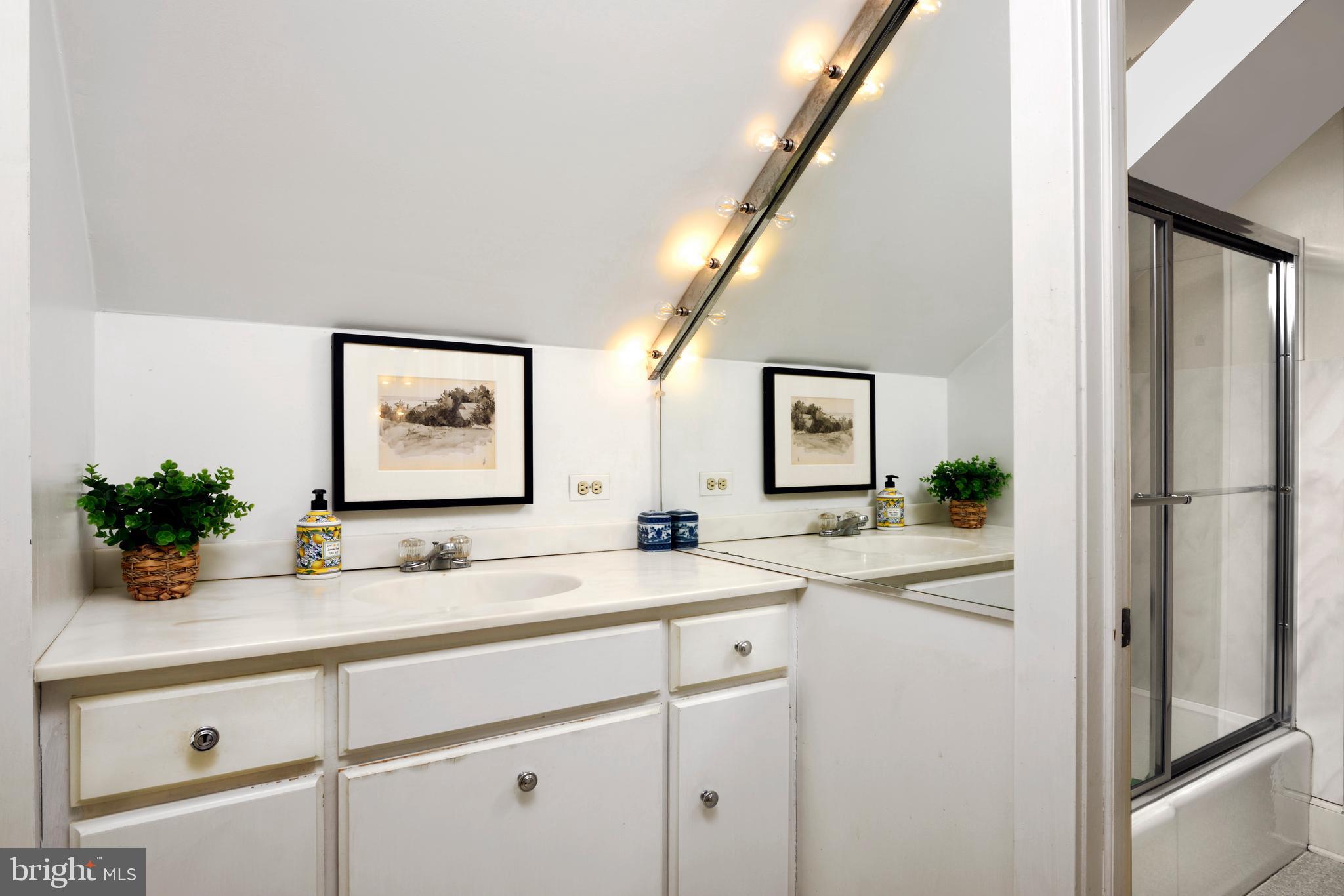33195 Millville Road Upperville, VA 20184 - Photo 33 of 76 Full bath has stall shower and a tub/shower