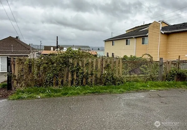 $890,000 | 3122 Broadway, Everett, WA 98201