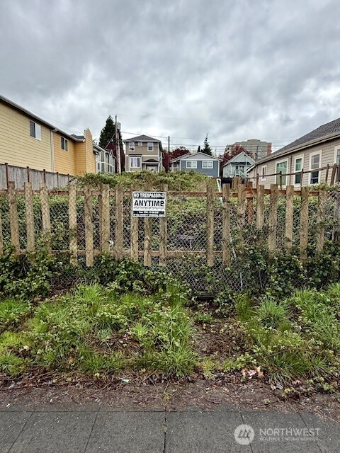 3122 Broadway Everett, WA 98201 - Photo 2 of 6 a view of a building