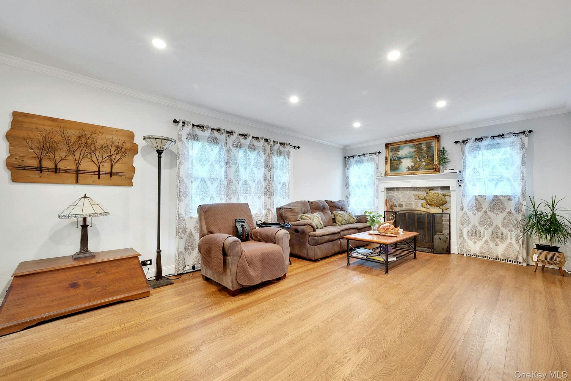 4 Interlaken Avenue New Rochelle, NY 10801 - Photo 3 of 28