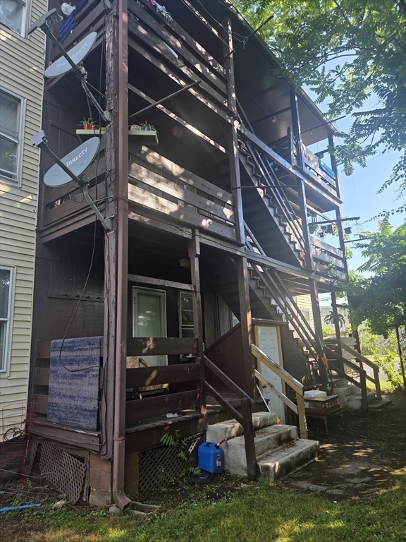 109 Grover Street Springfield, MA 01104 - Photo 5 of 8