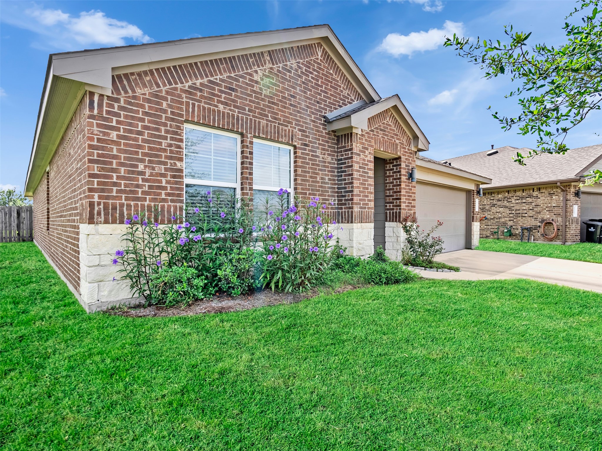 8003 Alcott Forest Lane Rosharon, TX 77583 - Photo 4 of 41 a front view of house with yard