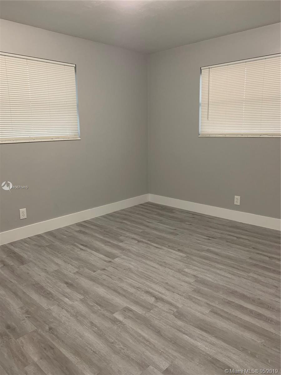 571 West 35th Street Riviera Beach, FL 33404 - Photo 14 of 25 Gallery Image 14