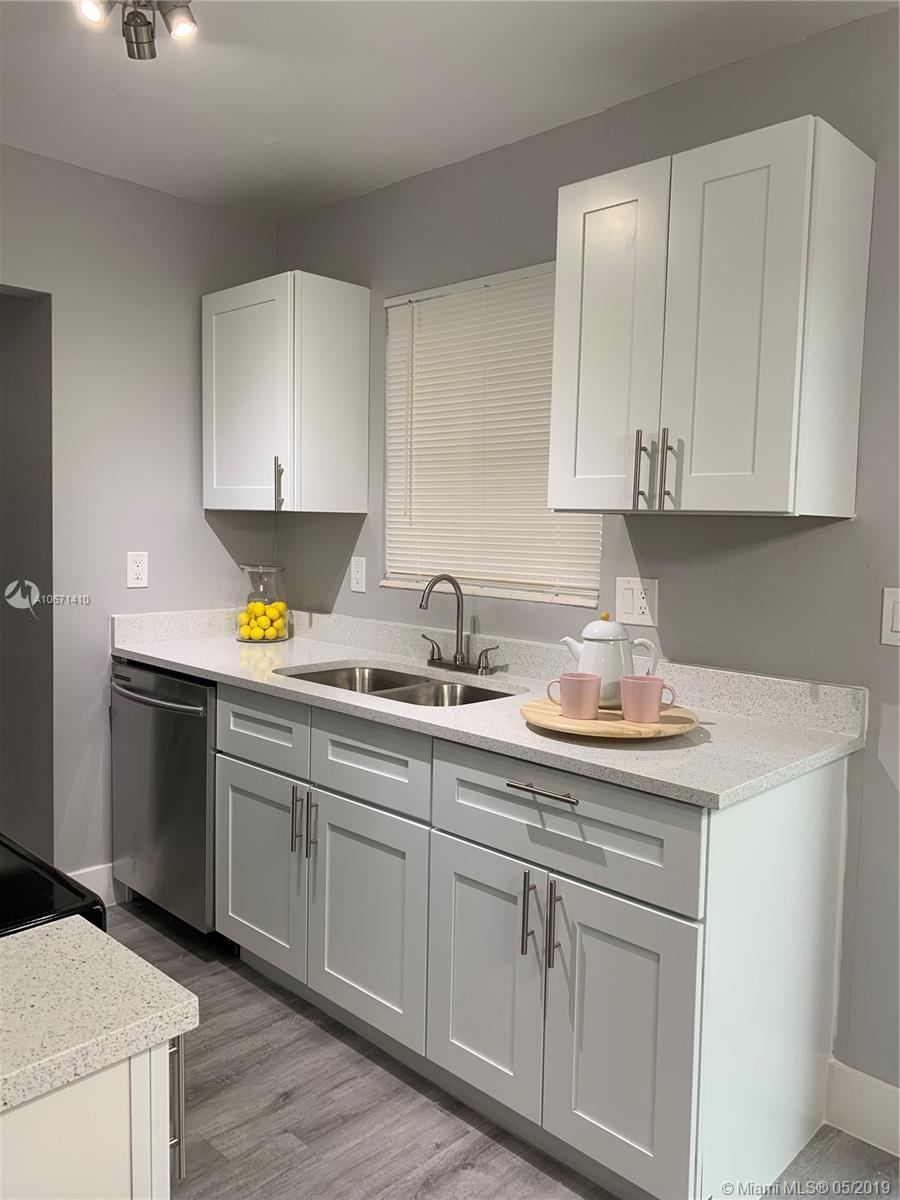 571 West 35th Street Riviera Beach, FL 33404 - Photo 9 of 25 Gallery Image 9