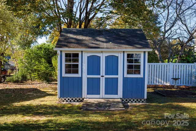 a view of a backyard of the house