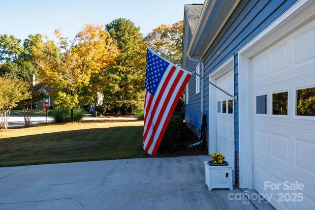 a view of house with yard