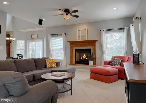 a view of a livingroom with furniture