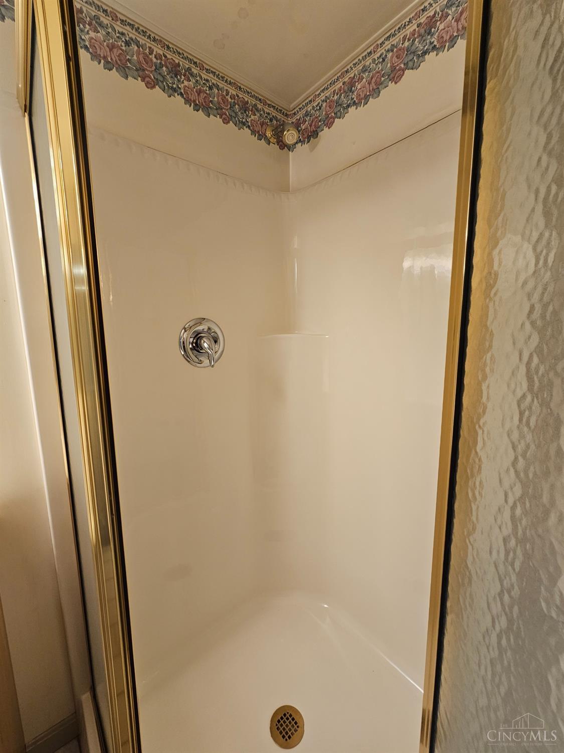 6104 Gaines Road Cincinnati, OH 45247 - Photo 17 of 37 Gallery Image 17