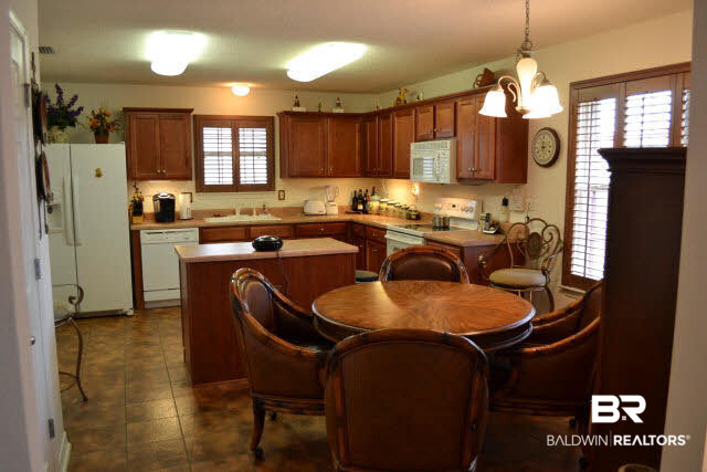 360 Collinwood Loop Foley, AL 36535 - Photo 6 of 23 Eat-in Kitchen