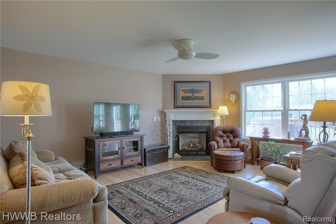 687 Mountview Road Lapeer, MI 48446 - Photo 13 of 38 Great_Room_1.jpg