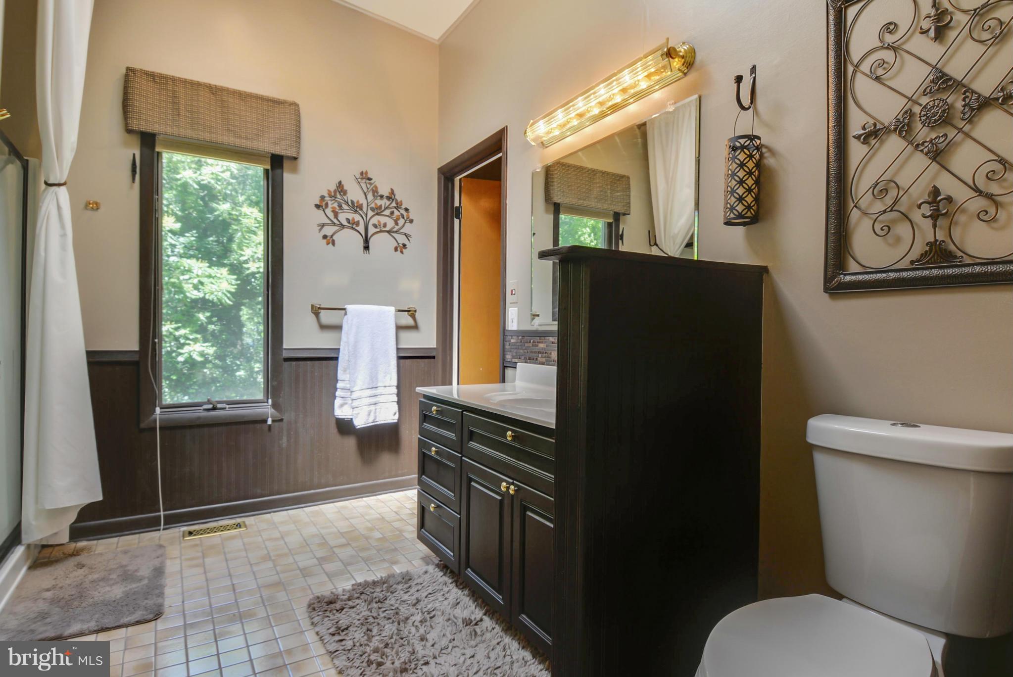 2653 Carrollton Road Annapolis, MD 21403 - Photo 15 of 29 Bath