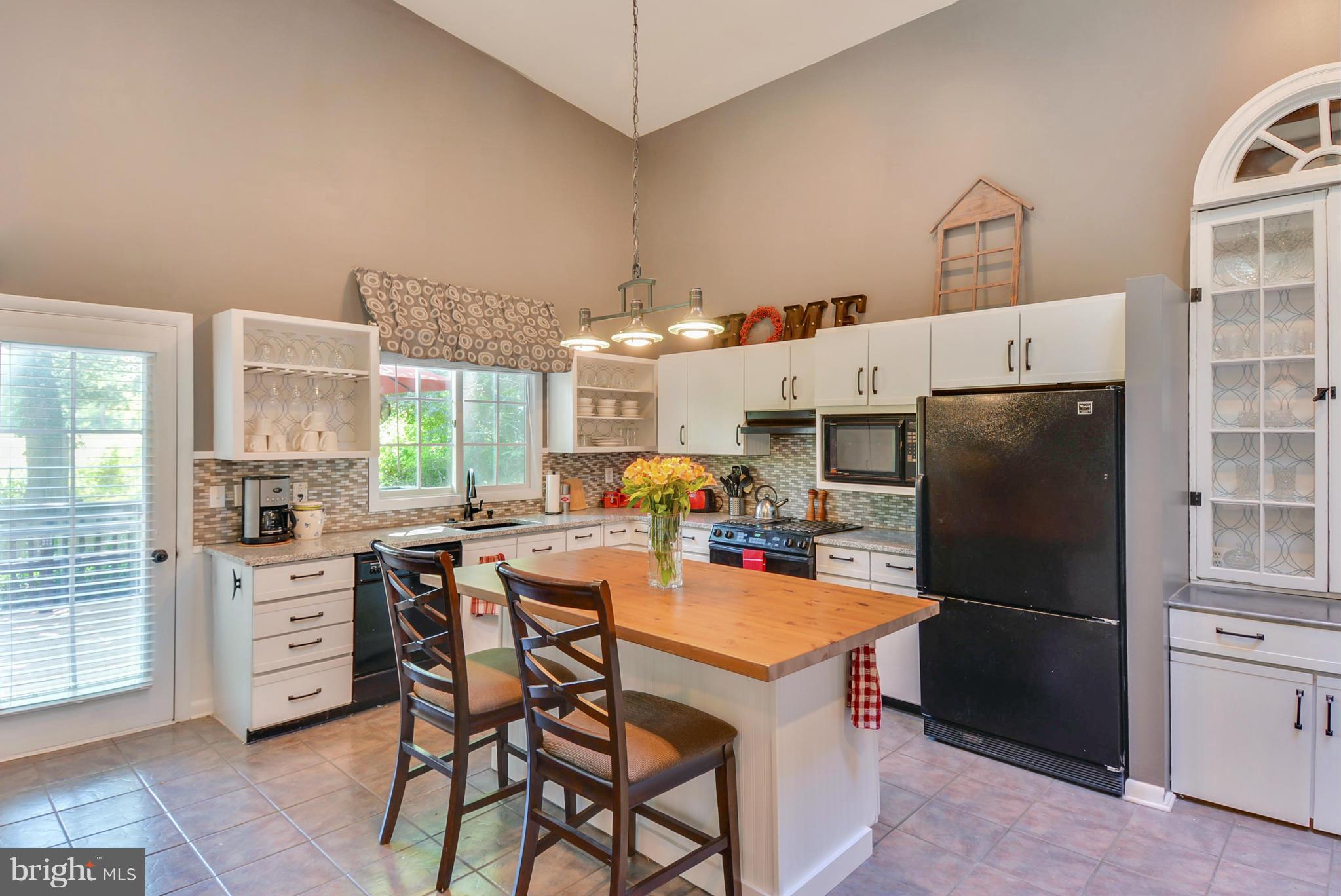 2653 Carrollton Road Annapolis, MD 21403 - Photo 8 of 29 Kitchen