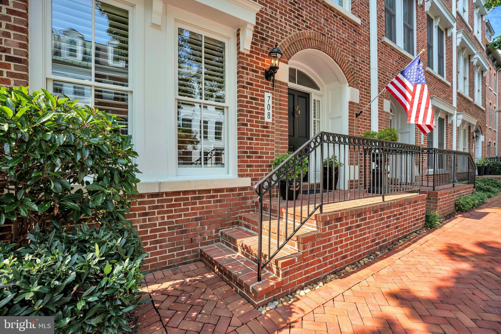 708 Day Lane Alexandria, VA 22314 - Photo 2 of 39 a balcony view with a seating space